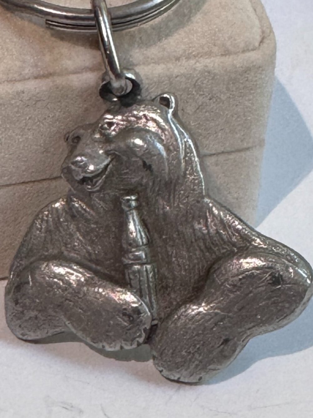 🐻🥤 Vintage Coca-Cola Polar Bear Keychain | 1997 Holiday Collectible ❄️✨ - Picture 6 of 16